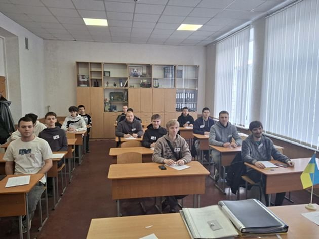 ЗМАГАЮТЬСЯ ЗВАРНИКИ КАМ’ЯНСЬКОГО ВПУ ЗМАГАЮТЬСЯ ЗВАРНИКИ КАМ’ЯНСЬКОГО ВПУ