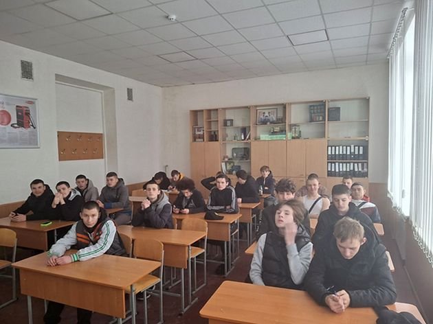 ЗМАГАЮТЬСЯ ЗВАРНИКИ …НА КРЕСЛЯРСЬКИХ ПРИЛАДАХ ЗМАГАЮТЬСЯ ЗВАРНИКИ …НА КРЕСЛЯРСЬКИХ ПРИЛАДАХ