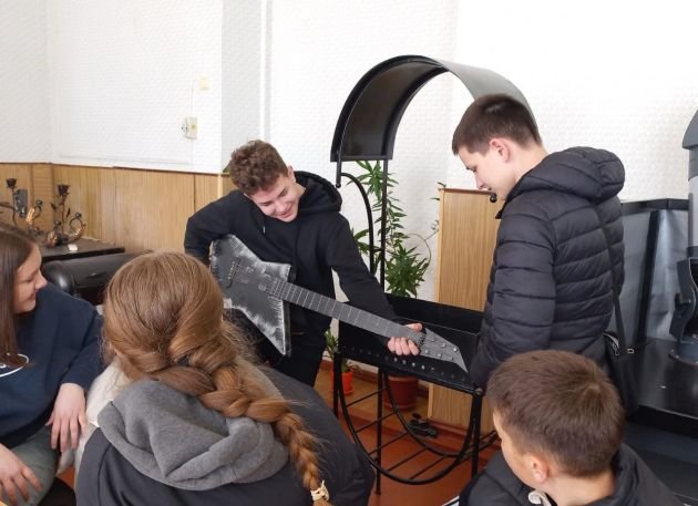 Зустріч із молоддю Ліцею № 11. Знайомимо із професіями, яким навчаємо Зустріч із молоддю Ліцею № 11. Знайомимо із професіями, яким навчаємо