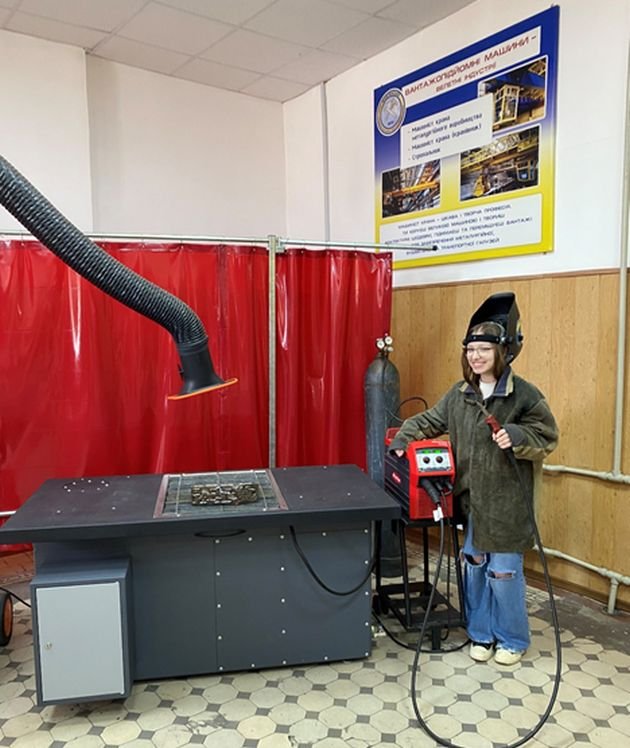 Зустріч із молоддю Ліцею № 11. Знайомимо із професіями, яким навчаємо Зустріч із молоддю Ліцею № 11. Знайомимо із професіями, яким навчаємо